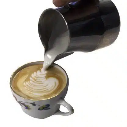 Steame melk og helle latte art